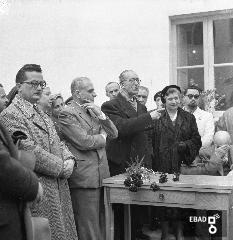 Ospedale S.Maria della Piet Addolorata:Autorit religiosa e civili che partecipano all'inaugurazione. [Su indicazione di Mariano Pastore: Cassese, On. Jervolino].