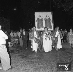 Quadro che riproduce i  S.S. Cosma e Damiano in processione per le strade del Centro Storico