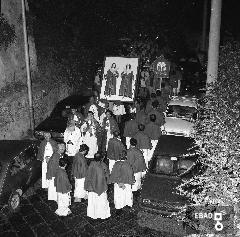 Quadro che riproduce i  S.S. Cosma e Damiano in processione per le strade del Centro Storico