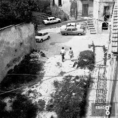 Largo tra la I e II Rua (oggi Largo Potifredo)  e Madonna delle Tre Corone