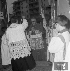 Chiesa di San Bartolomeo.Arcivescovo Demetrio Moscato e sacerdote Don Teodoro. [Su indicazione di Mariano Pastore:  l'Arcivescovo Pollio].