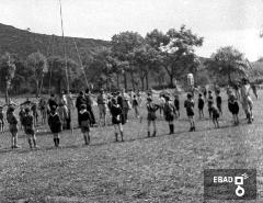 Boyscout in un campo