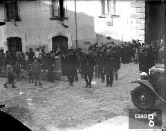 Autorit  politiche e militari ed esponenti della Federazione Provinciale del Partito Nazionale Fascista tra la  via Roma e la Piazza San Francesco