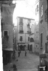 Piazza San Nicola con vista della Chiesa e del campanile