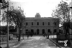 Viale Ferrovia visto dall' edificio della stazione, anni 30