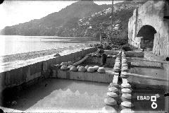 Vasai al lavoro e panorama di Vietri sul mare