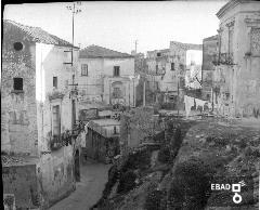 Via Genovese con vista di piazza Porta Dogana e Palazzo Paladino - Varriale-La Francesca