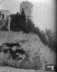 Castello Colonna e torre di difesa affacciata su Salita Ripa, anni 40