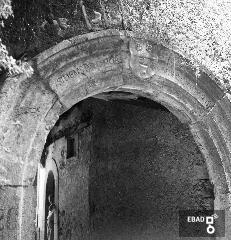 Particolare del portale del palazzo Marcangione nella strada omonima recante la scritta "SI DEUS PRO NOBIS, QUIS CONTRA NOS"