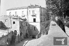 Viale di accesso del Castello, prospiciente su via Castello, anni 60