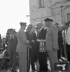 Manifestazione con Sindaco Scocozza e militari in Piazza Porta Dogana