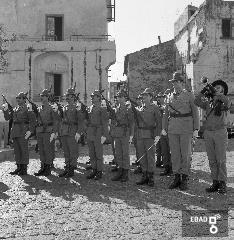 Manifestazione con militari in Piazza Porta Dogana