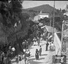 Congrega dei Santi Medici al seguito della processione in via Santa Sofia, anni 60