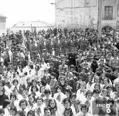 Celebrazione del  25 Aprile 1975 in Piazza Porta Dogana con scolaresche e corpo di alpini