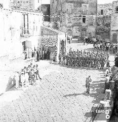 Parata militare durante la commemorazione di Vincenzo Giudice in piazza Porta Dogana