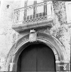 Particolare del portale e dello stemma di Palazzo La Francesca in via  La Francesca