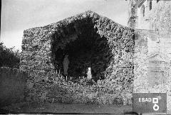 Grotta della Madonna di Fatima e Bernardette  sul piazzale di accesso al sagrato della Badia di San Pietro alli Marmi