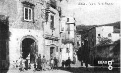Piazza Porta Dogana e in primo piano palazzo de Cristoforo