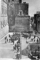 Via Roma e complesso monumentale San Francesco. Anni venti. Riproduzione  cartolina