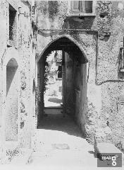 Arco gotico di via Cavone