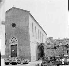 Chiesa di San Francesco alla fine dei lavori di ristrutturazione e ruderi dell'omonimo complesso  monumentale