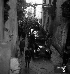 Corteo funebre lungo Corso Garibaldi