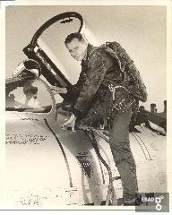 Il pilota Bob Hoover 