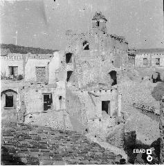 Chiesa di San Francesco e palazzi danneggiati, fine anni 40