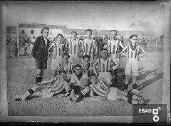 Squadra di calcio nel campo sportivo littorio.
[La squadra di Battipaglia ad Eboli. Nota a cura di Mariano Pastore]